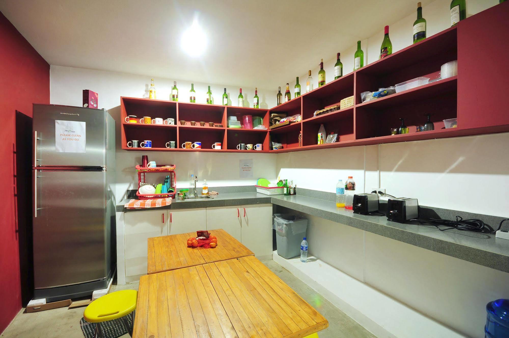 Mnl Boutique Hostel Makati City Exterior foto